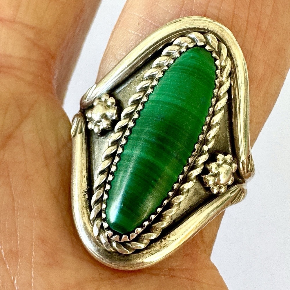 VTG Navajo Green Malachite Ring Sz 7.5 Sterling Flower Signet 1960s Old Native